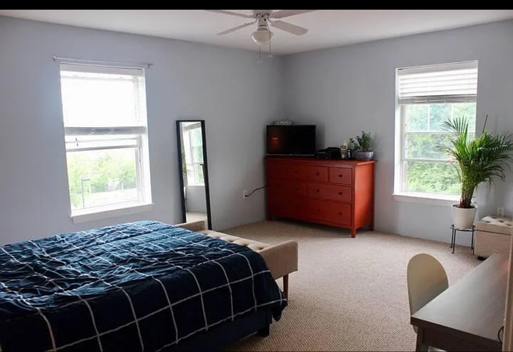 86 E Howard St, Quincy