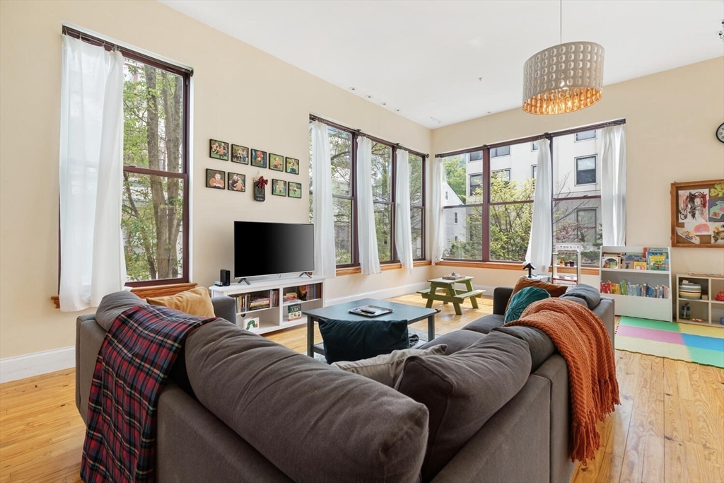 87 Brookside Ave, Jamaica Plain