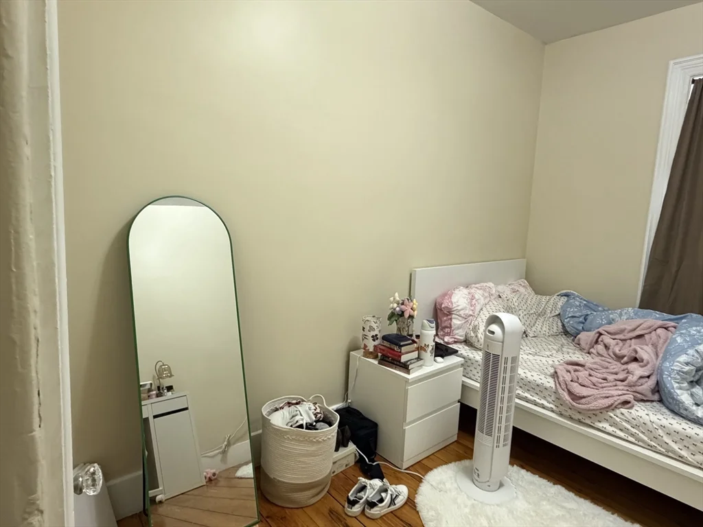 227 Roxbury St, Roxbury