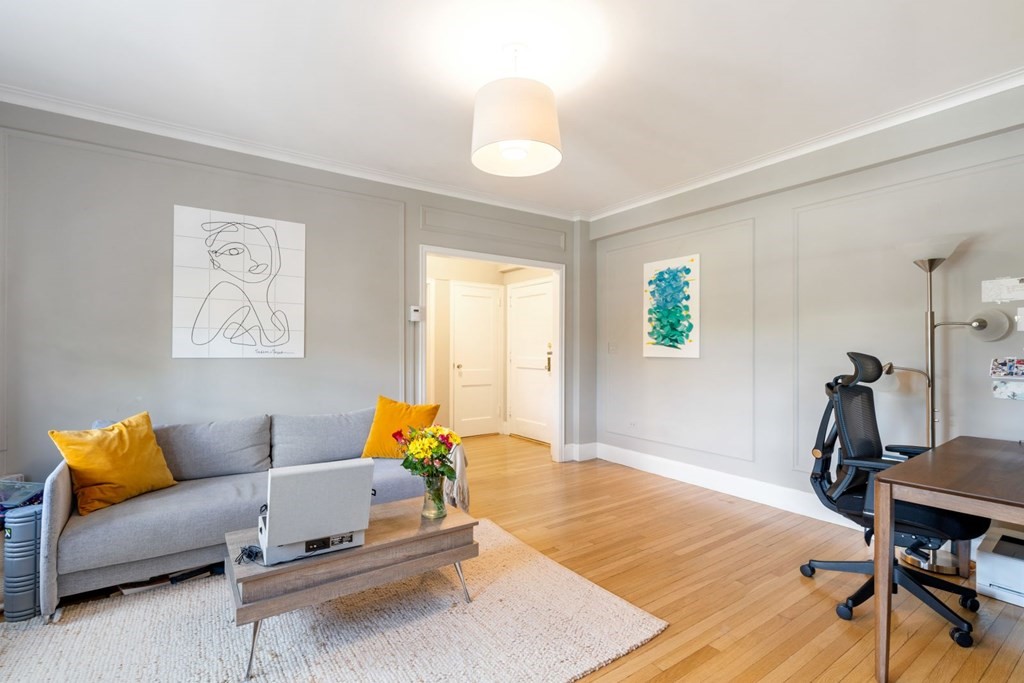 988 Memorial Dr, Harvard Square