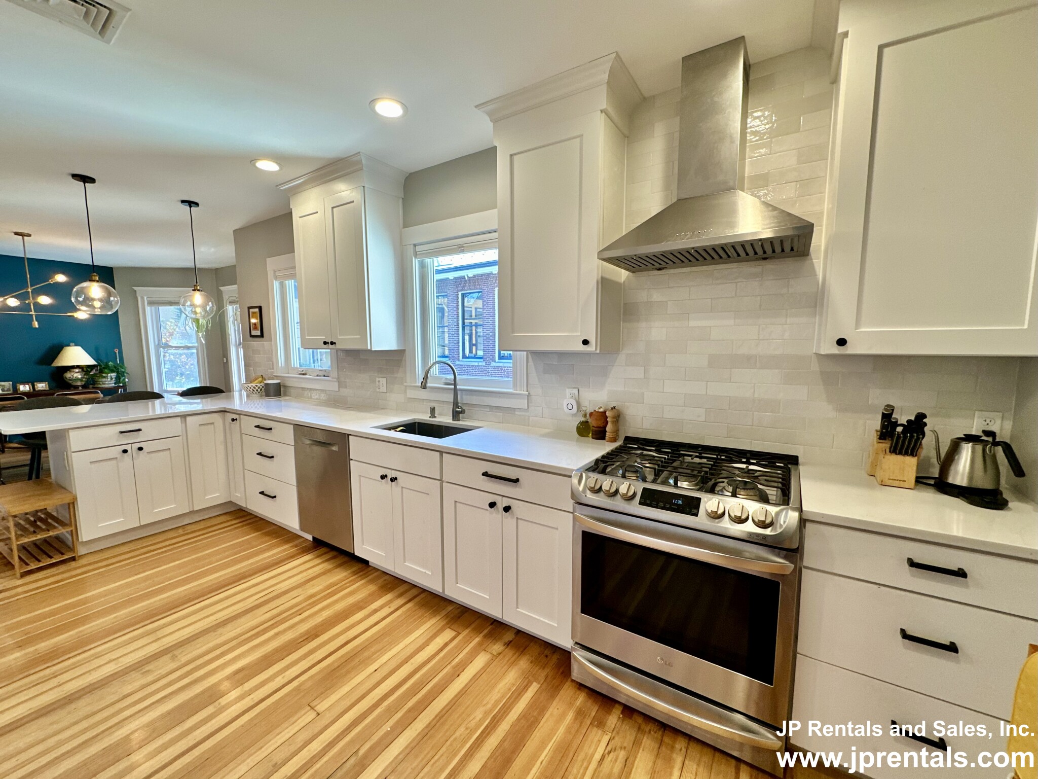 4 bed, 2 bath apartment for rent at 22 Sedgwick St Unit 2, Jamaica Plain — photo 3 of 26