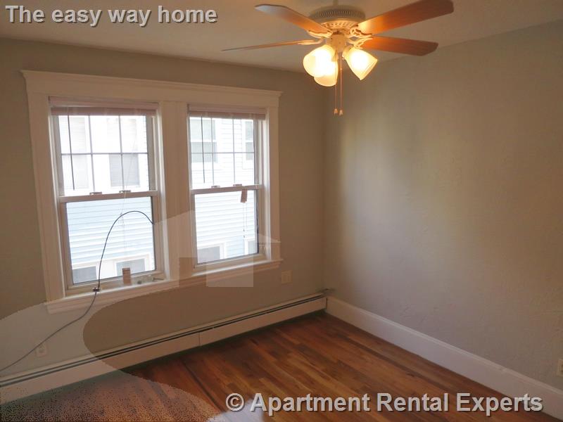 38 Sterling St, Tufts