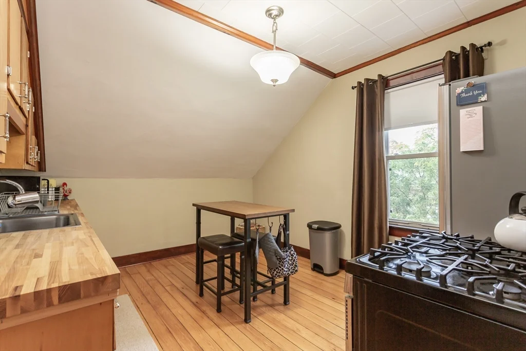 256 Maple St, Fall River