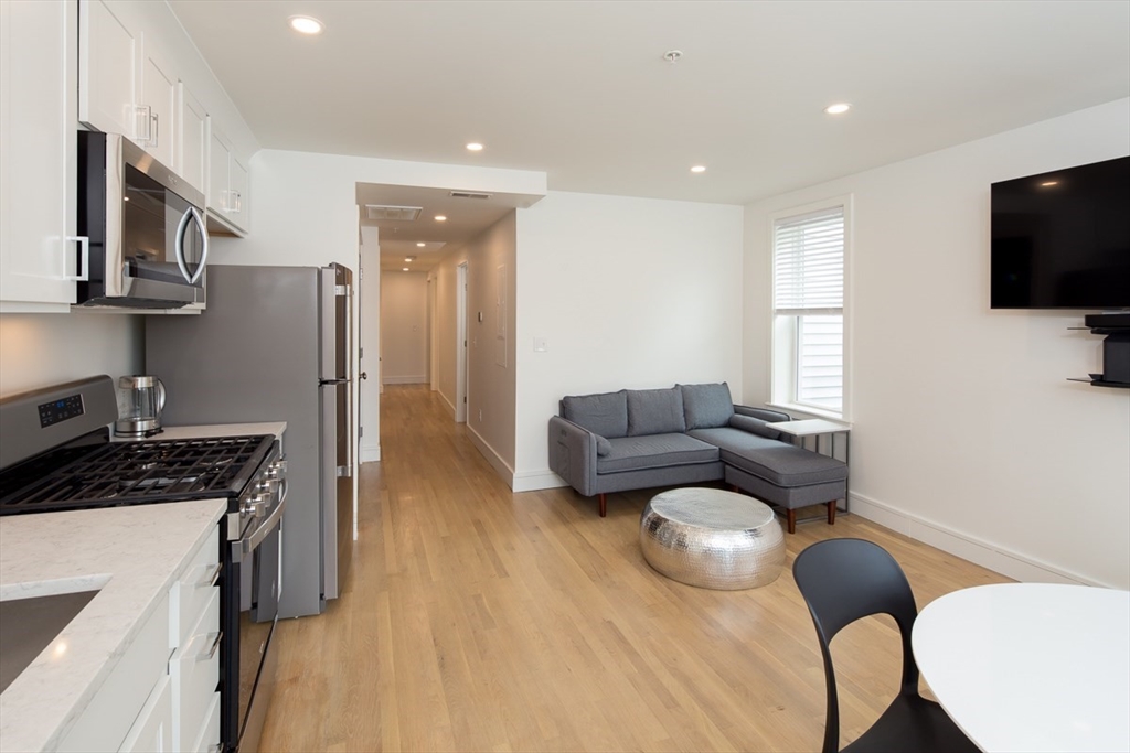 92 Brown St, Waltham