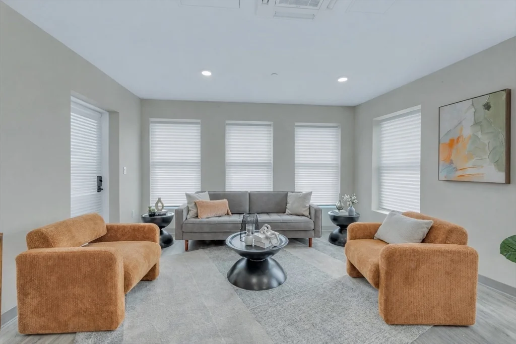 375 Cummins Highway, Roslindale