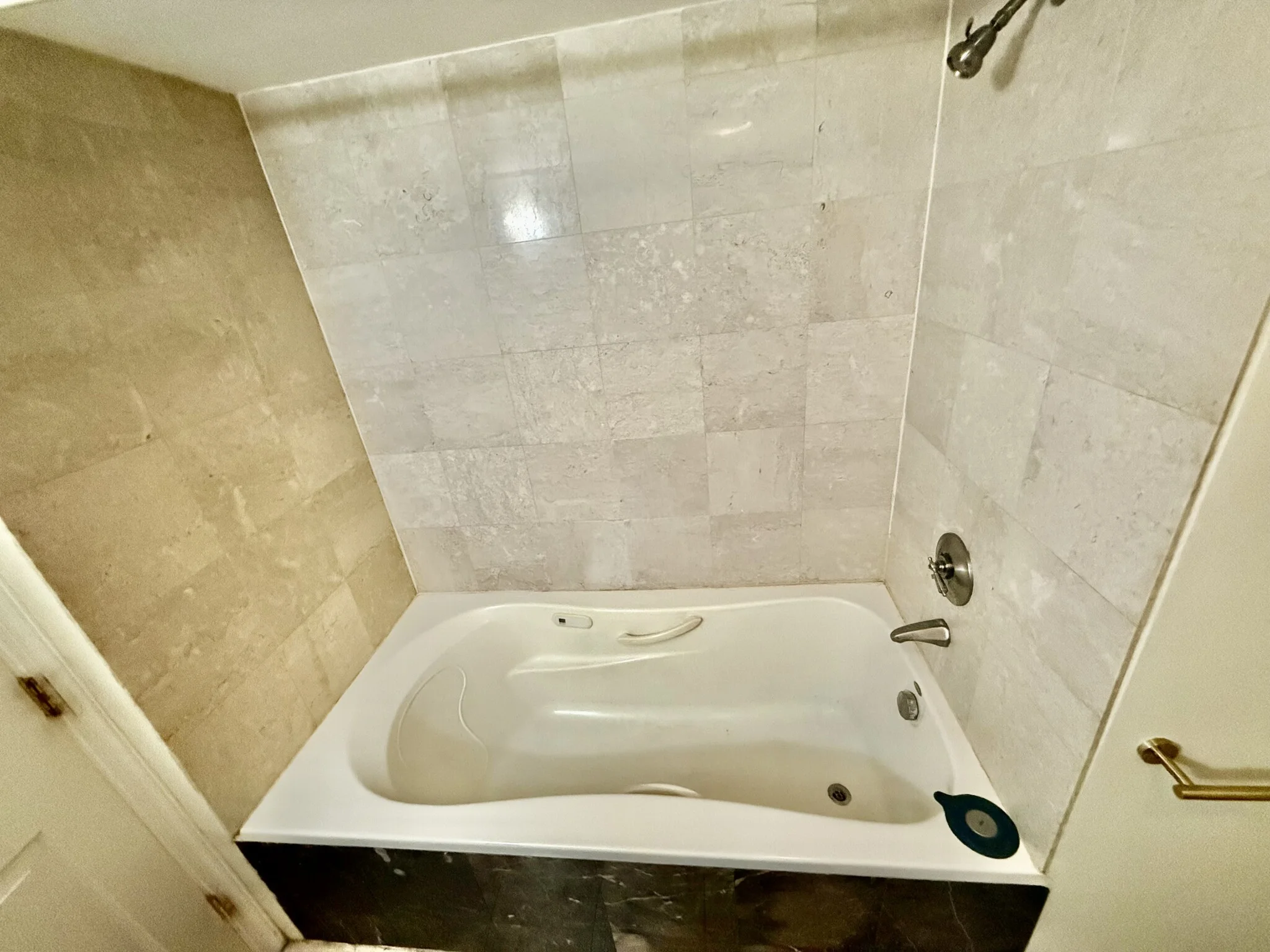 8 Brandley Rd, Watertown