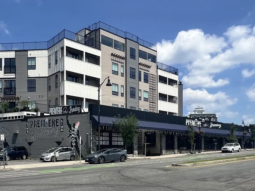 543 Broadway, Magoun Square