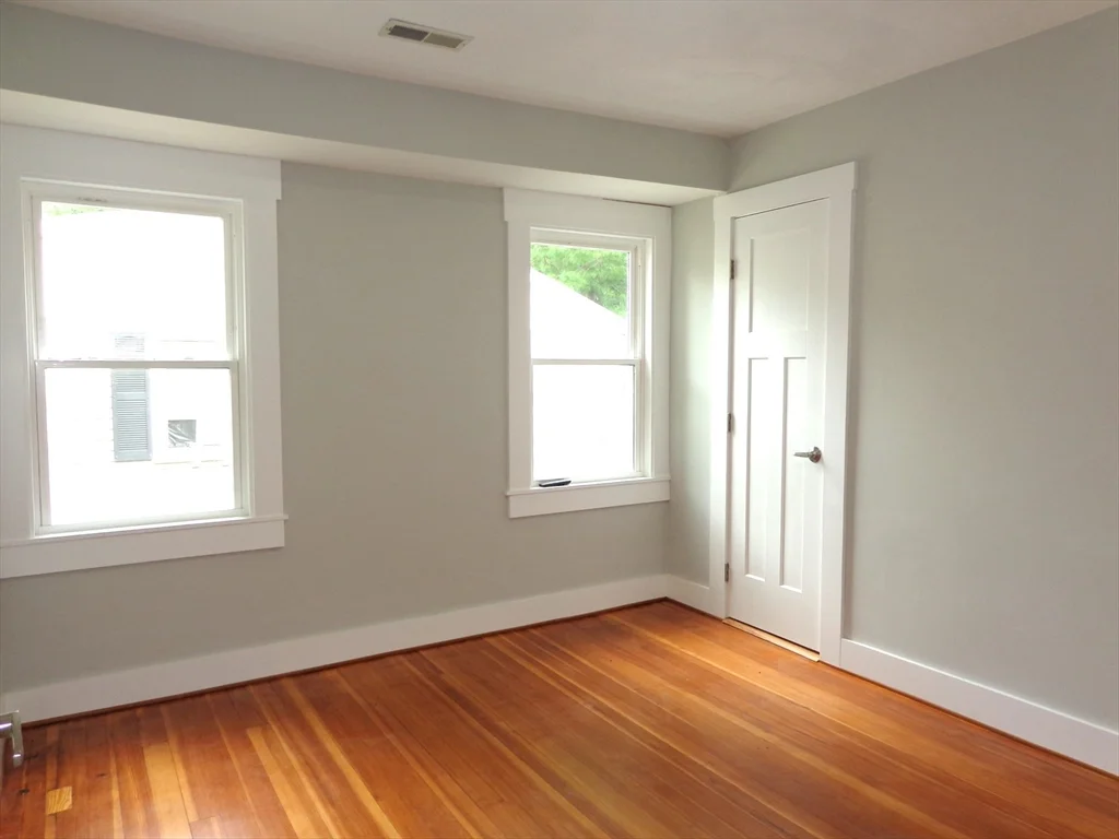 12 Park Pl, Arlington