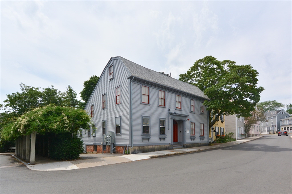 9 State St, Marblehead