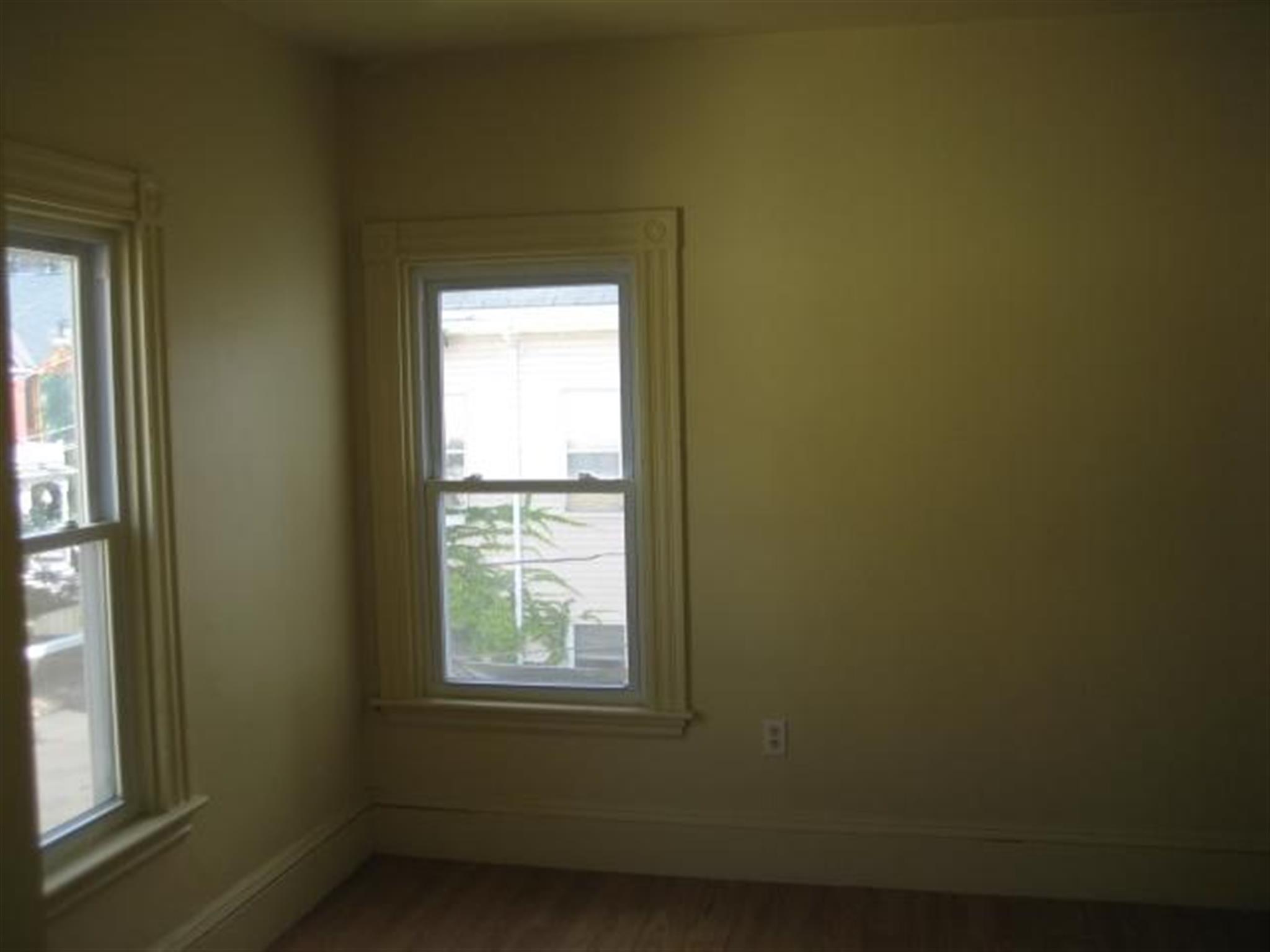 3 bed, 1.5 bath apartment for rent at 374 Highland Ave Unit 2, Davis Square — photo 5 of 11