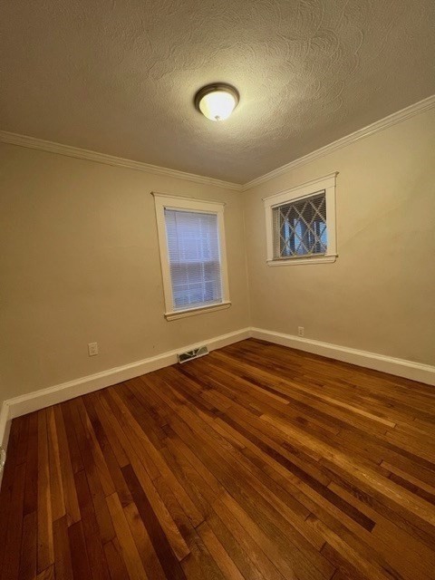 162 E Side Pkwa, Newton