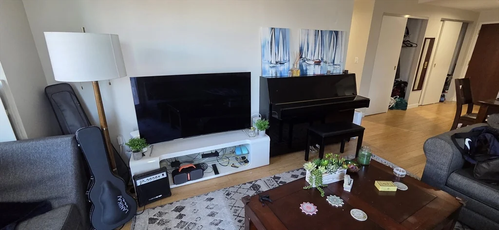 950 Mass Ave, Riverside