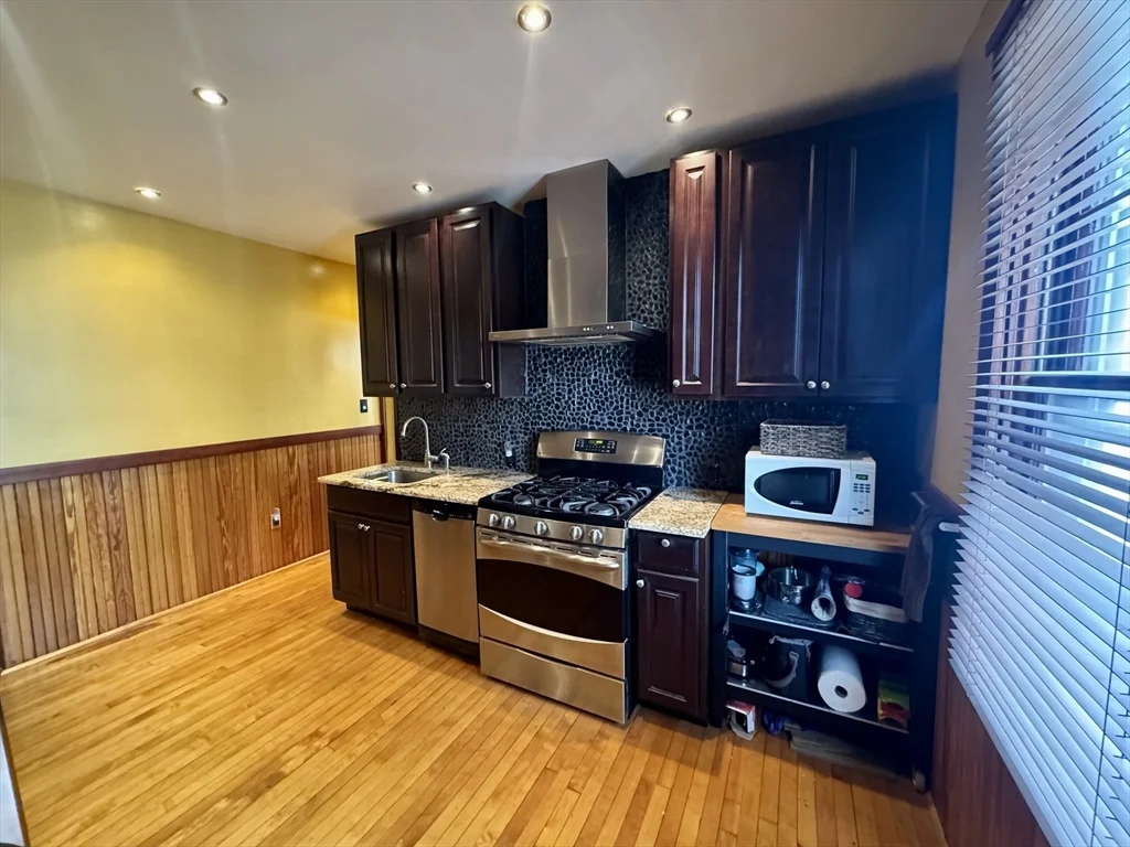 52 Hussey St, West