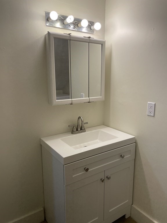 4 Underwood Ct, Westborough