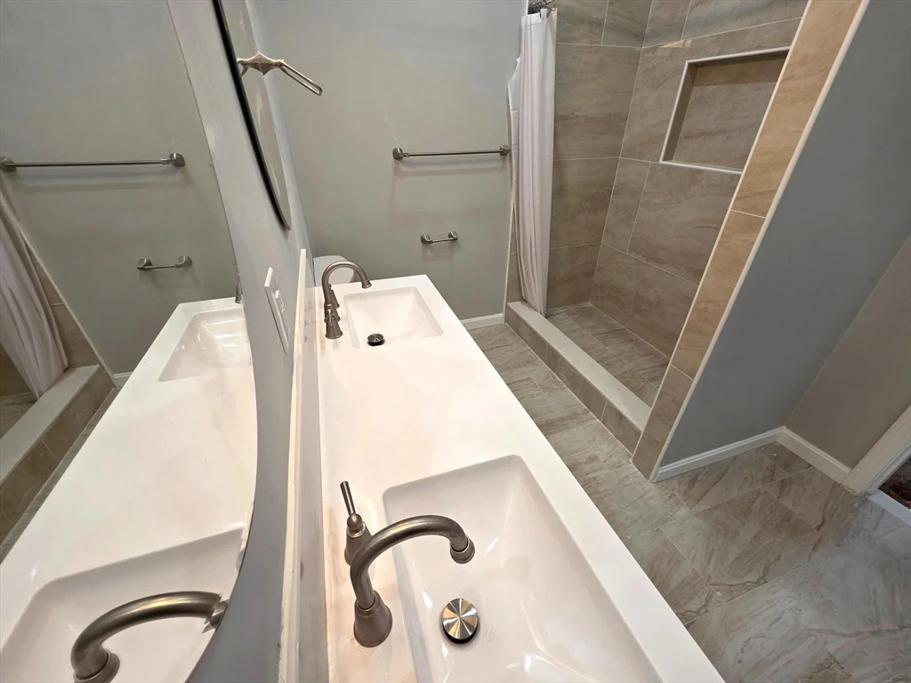 5 Beacon St, Clinton