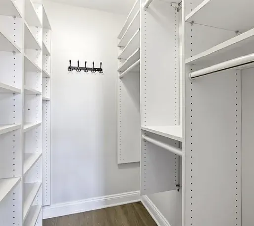 20 Hammond Pond Pkwa, Chestnut Hill