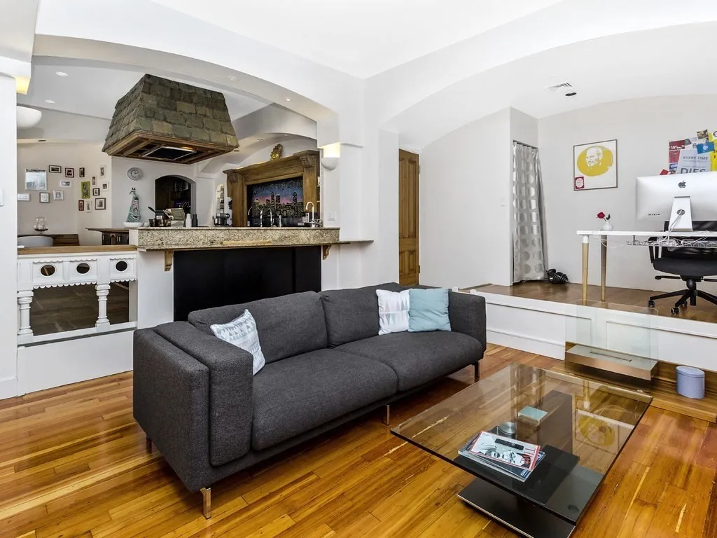 86 South, Leather District