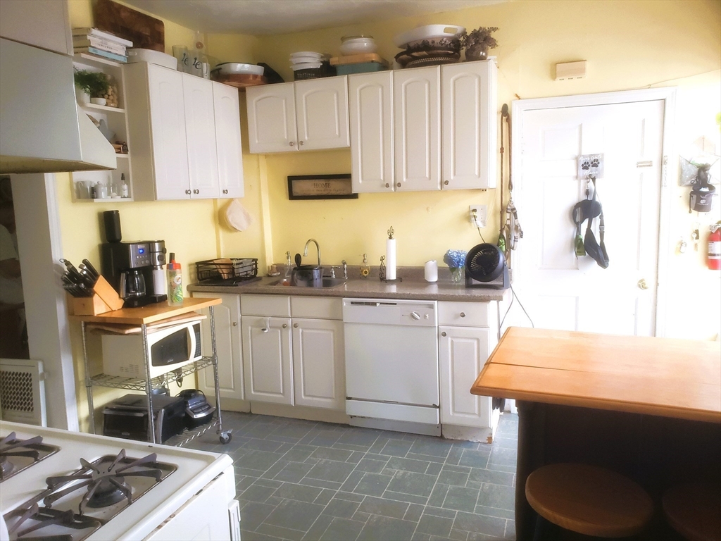 27 Medford St, Medford