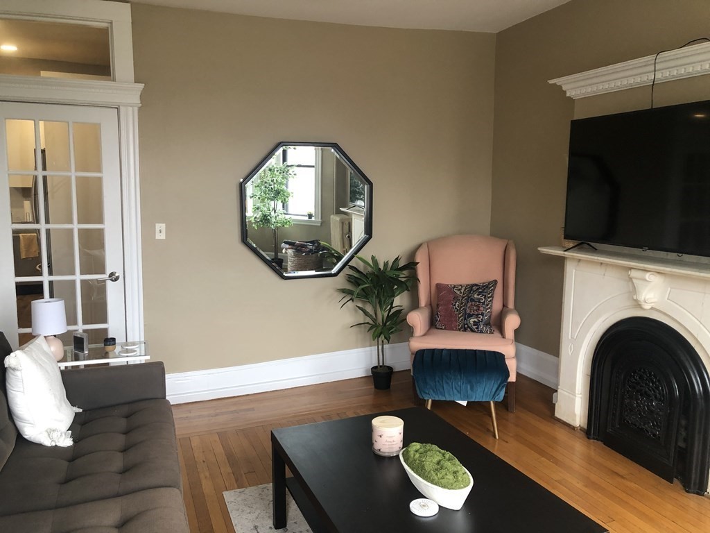 137 Peterborough St, Fenway