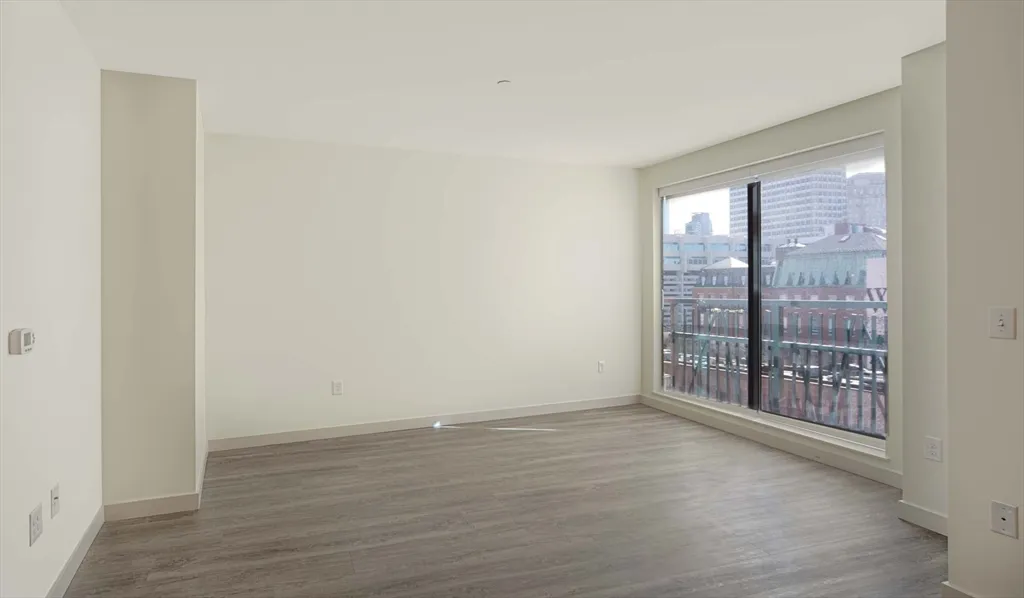 1 Canal St, West End