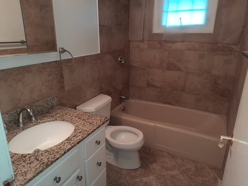 1733 Ocean St, Marshfield