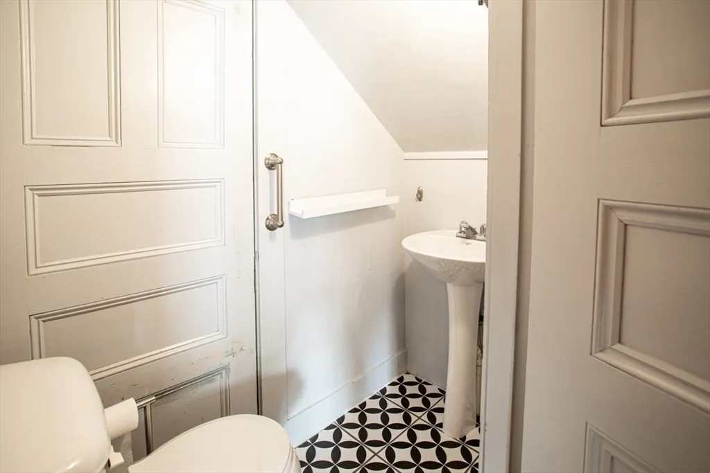 130 Underwood St, Fall River