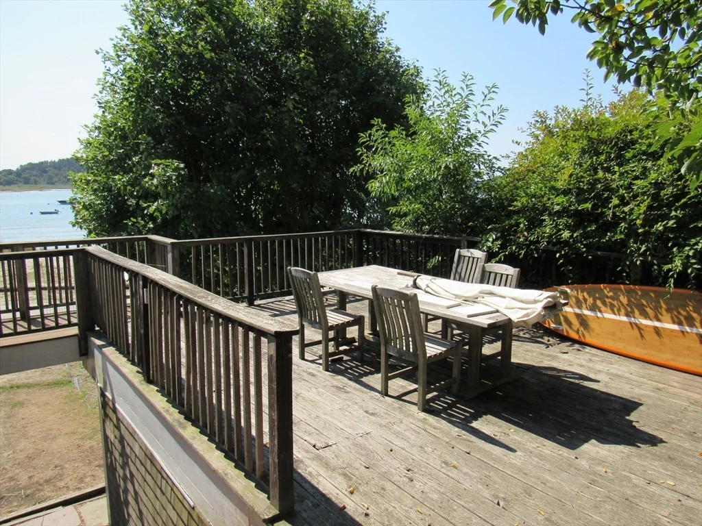 39 River Rd, Little Neck