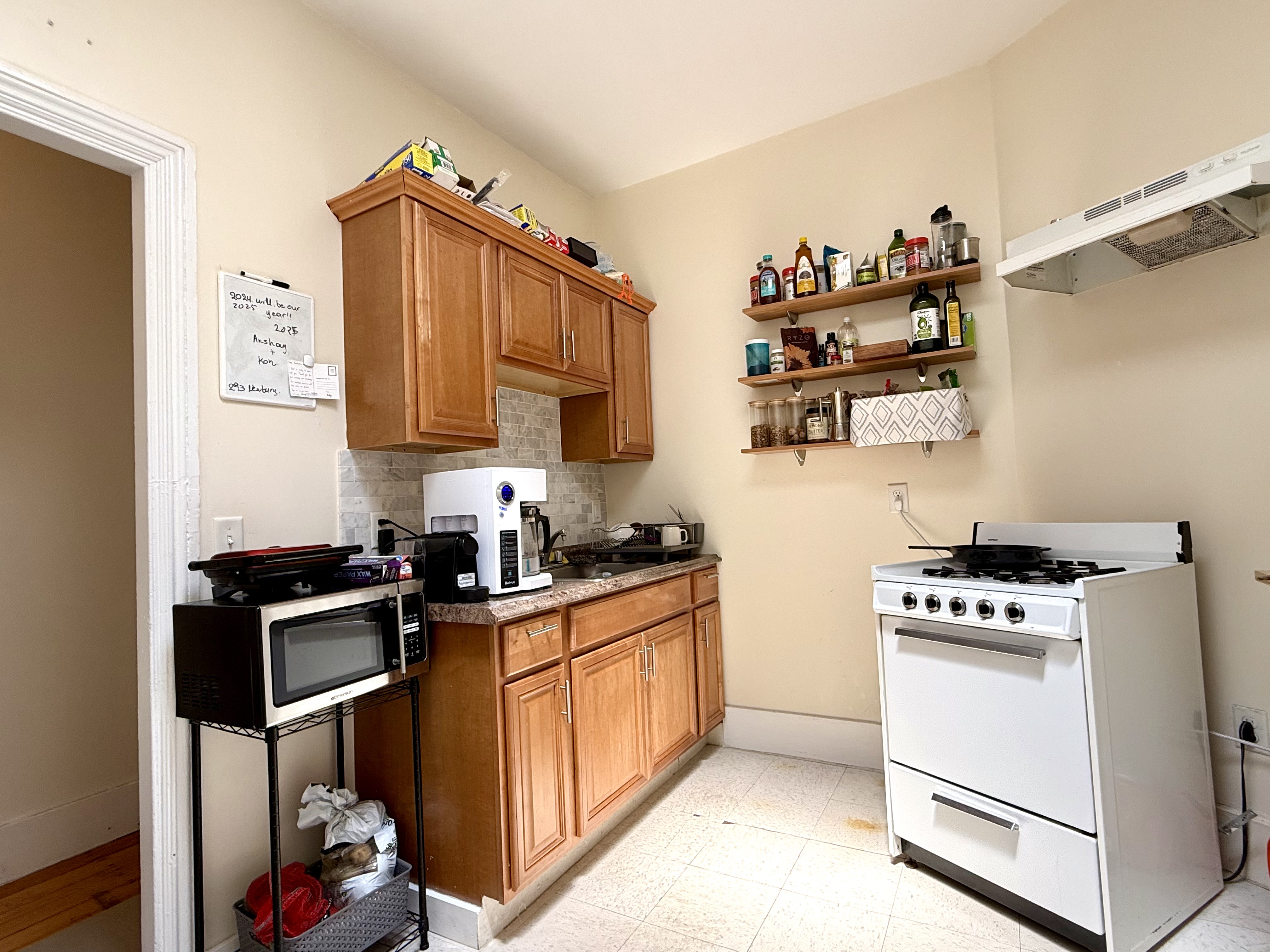 293 Newbury St, Back Bay