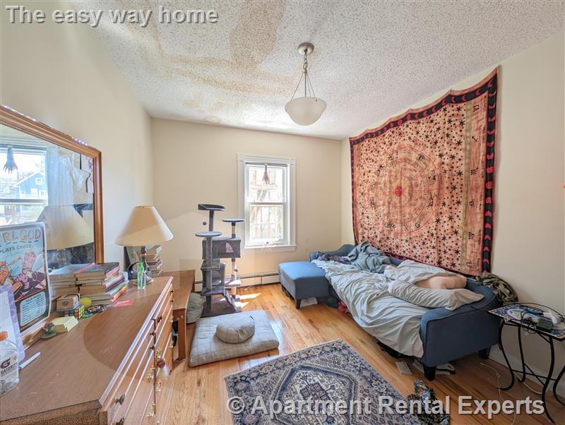 489 Main St, Magoun Square