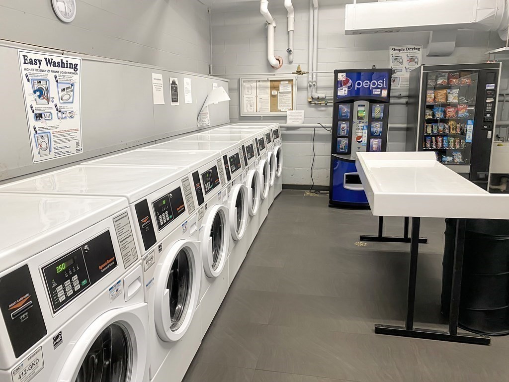 566 Commonwealth Ave, Fenway