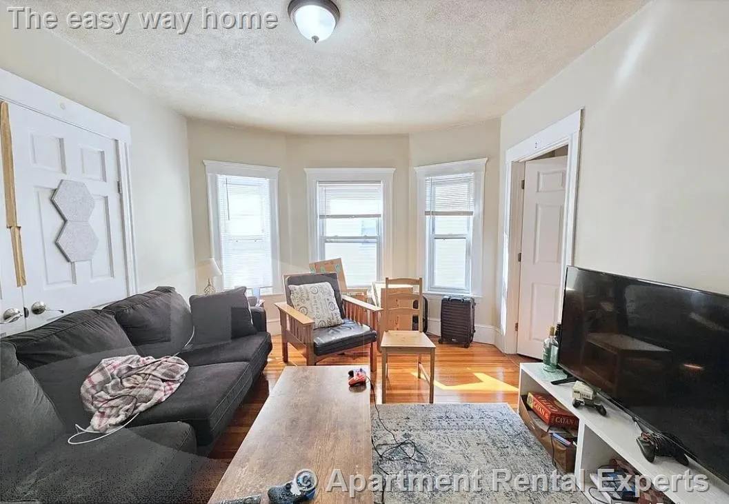 91 Frederick Ave, Tufts