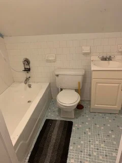 17 Round Hill, Jamaica Plain