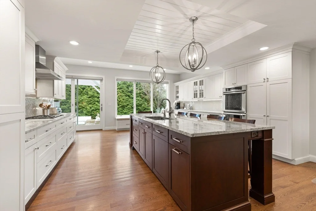 25 Saddle Club Rd, Lexington