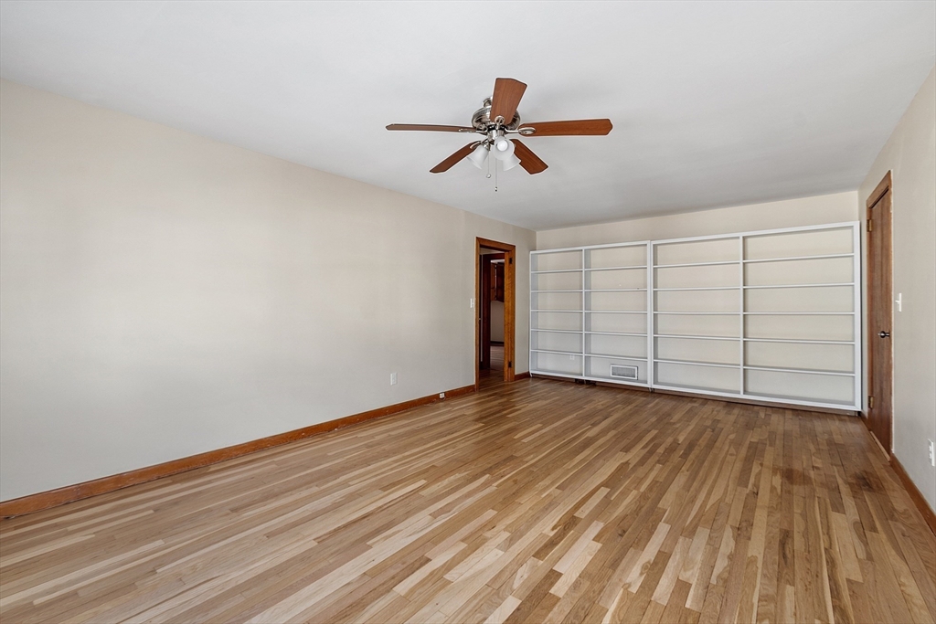 104 N Main St, Mansfield