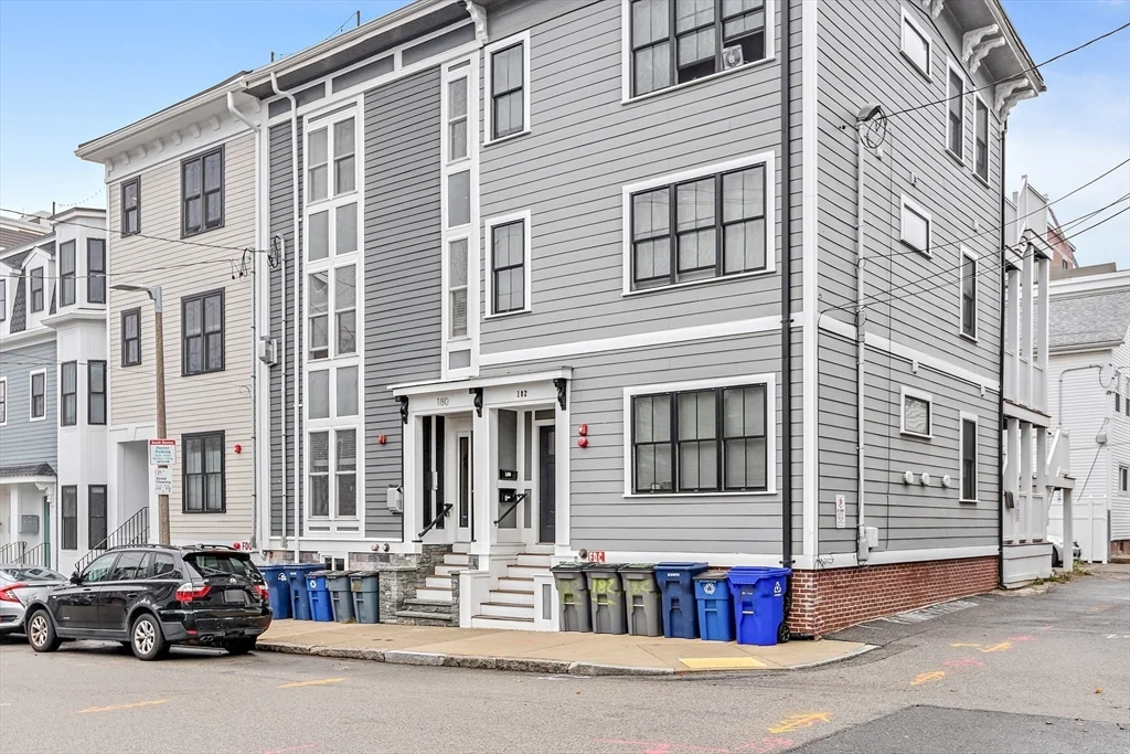 180 W 7th St, South Boston