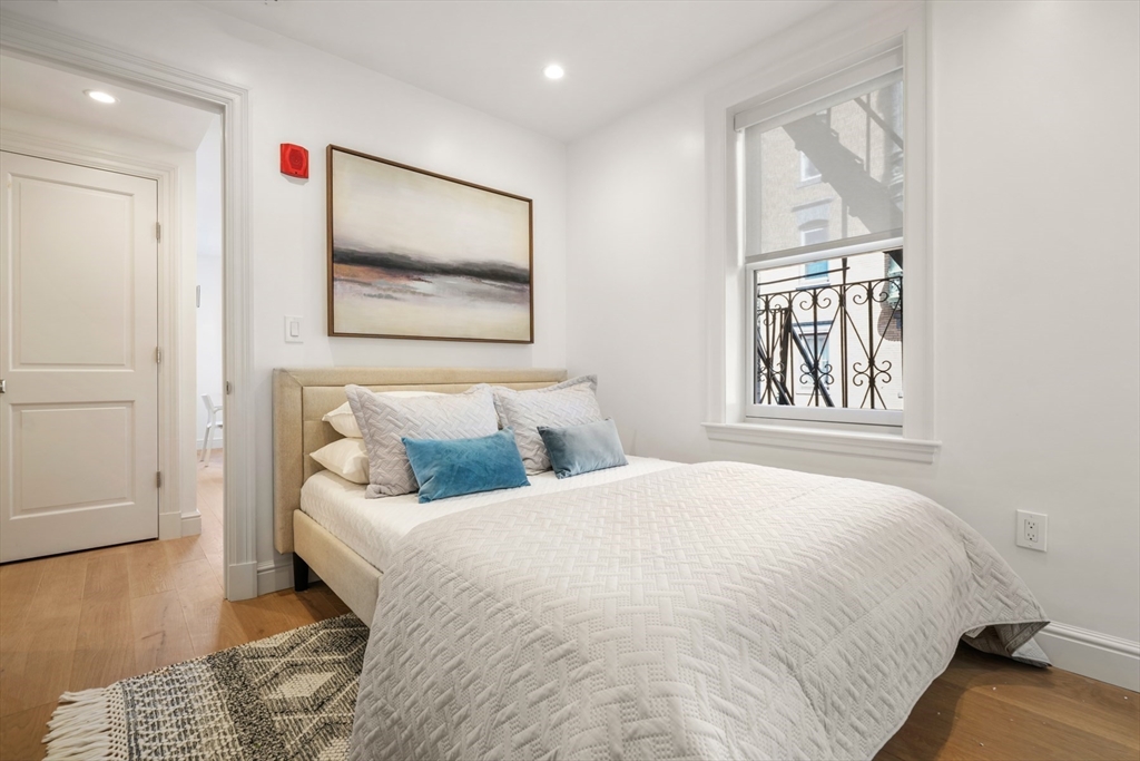 112 Myrtle, Beacon Hill