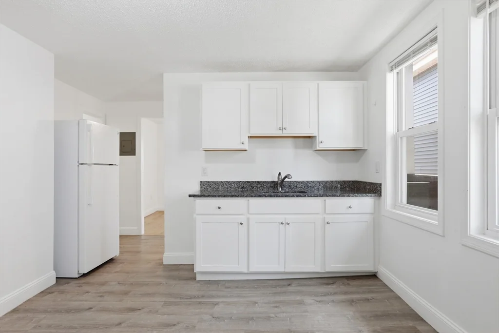 176 Ferry St, Everett