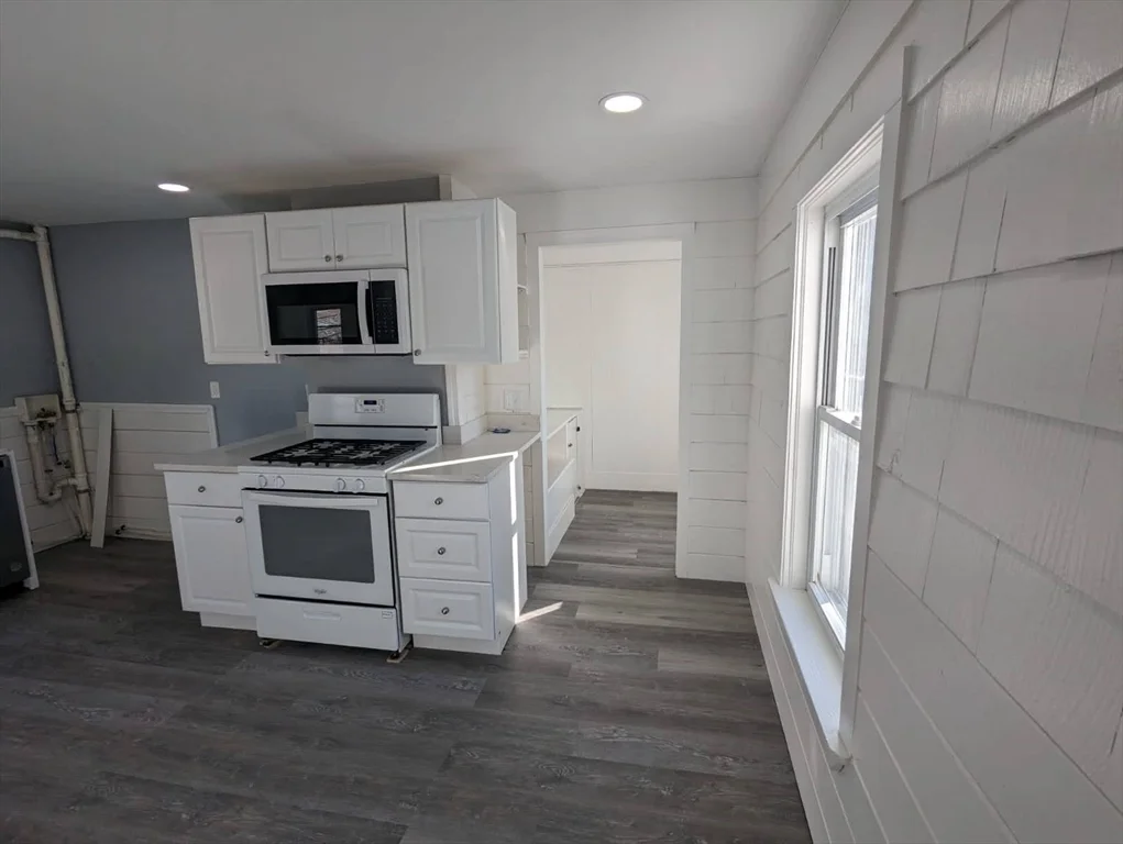 155 Centre Ave, Abington