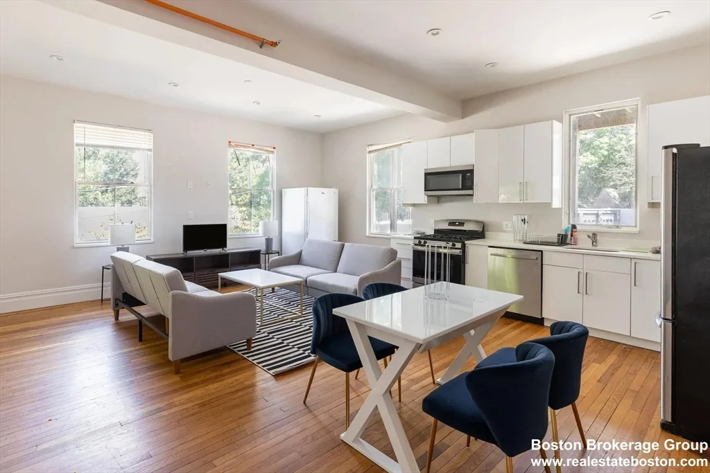 89 Cedar St, Roxbury