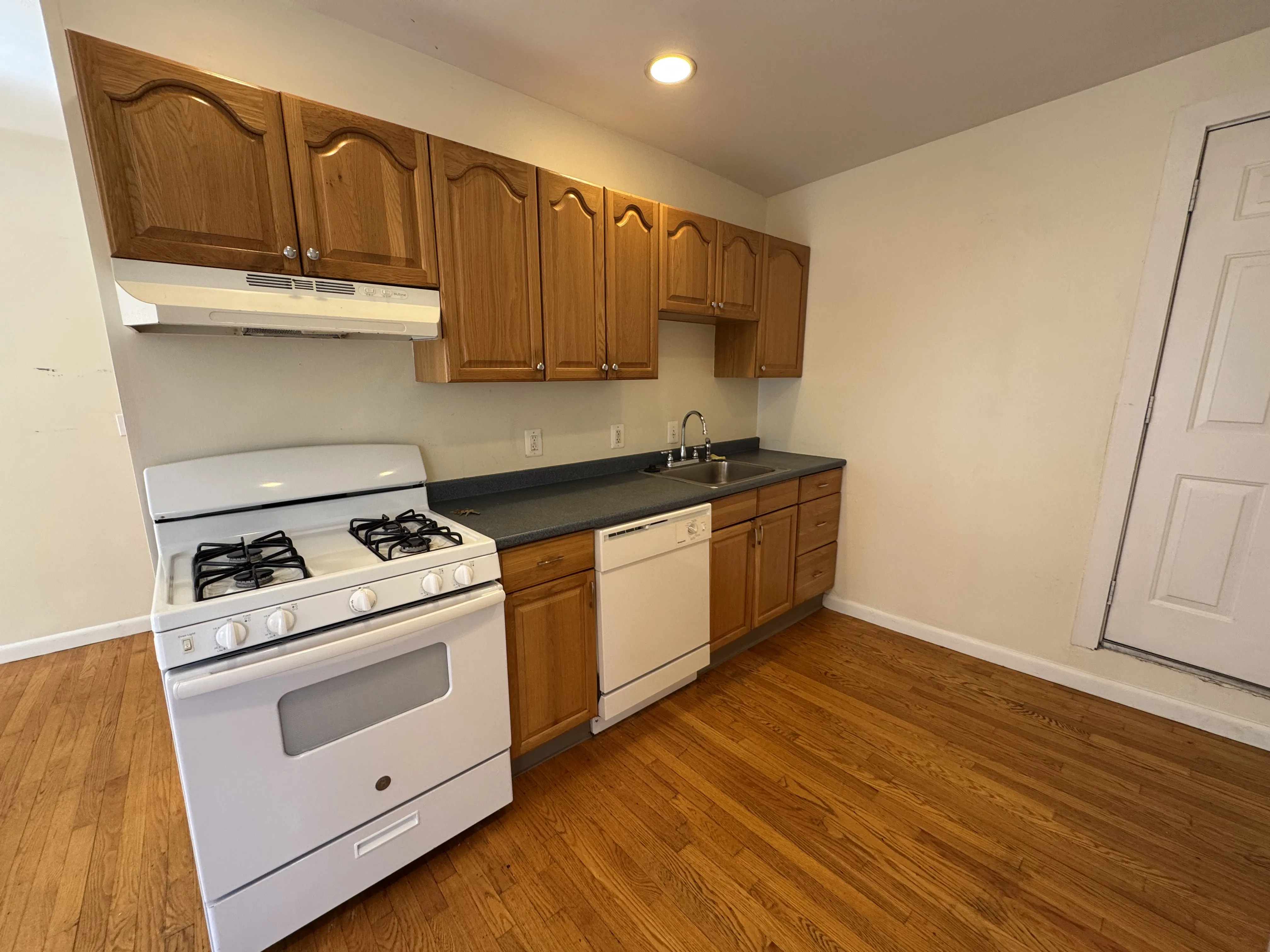 6 Alberta Ter, North Cambridge