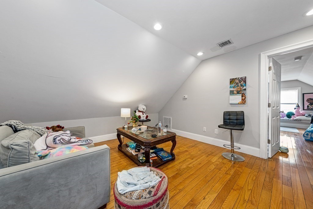 44 Hillside St, Mission Hill