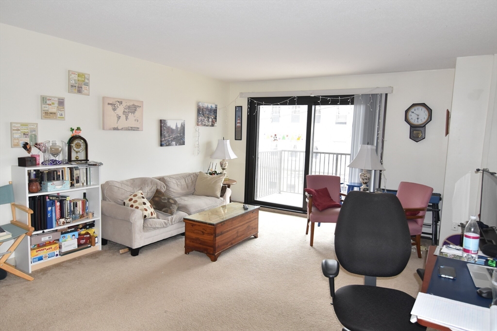 80 Pleasant St, North Brookline