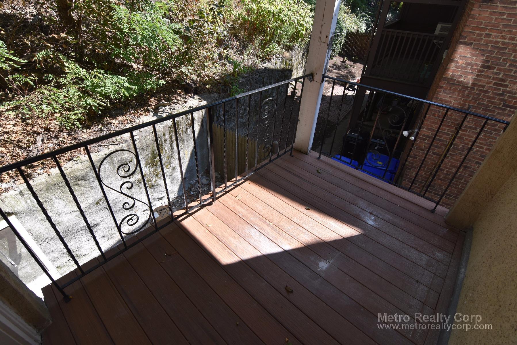 303 Tappan St, Washington Square