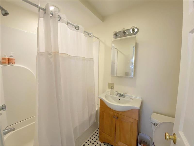 126 Pine St, The Port