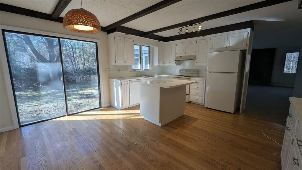 10 Sherwood Ave, Foxboro