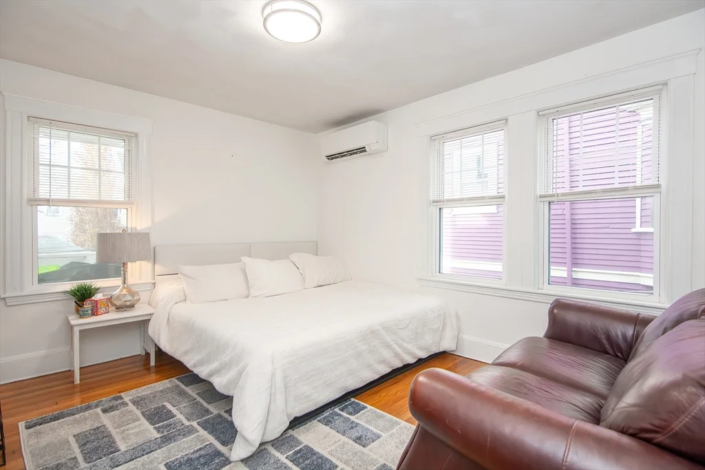 48 Farquhar St, Roslindale