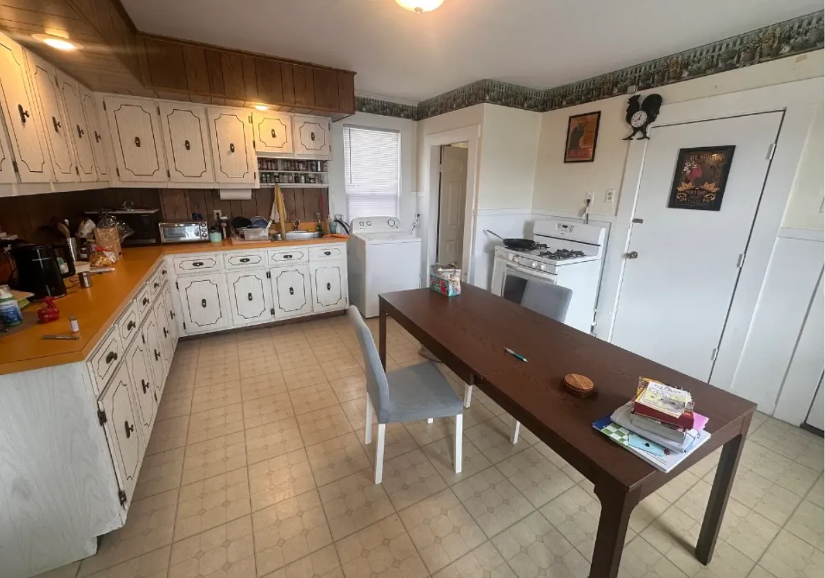 550 Broadway, Magoun Square