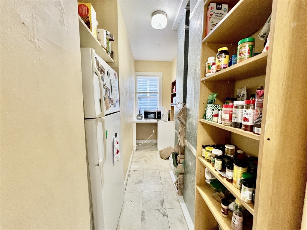 69 Woodlawn St, Jamaica Plain