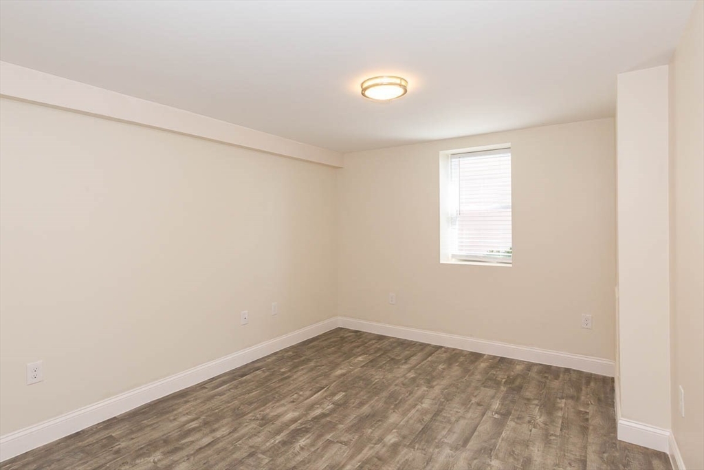 77 Rock Glen Rd, Medford