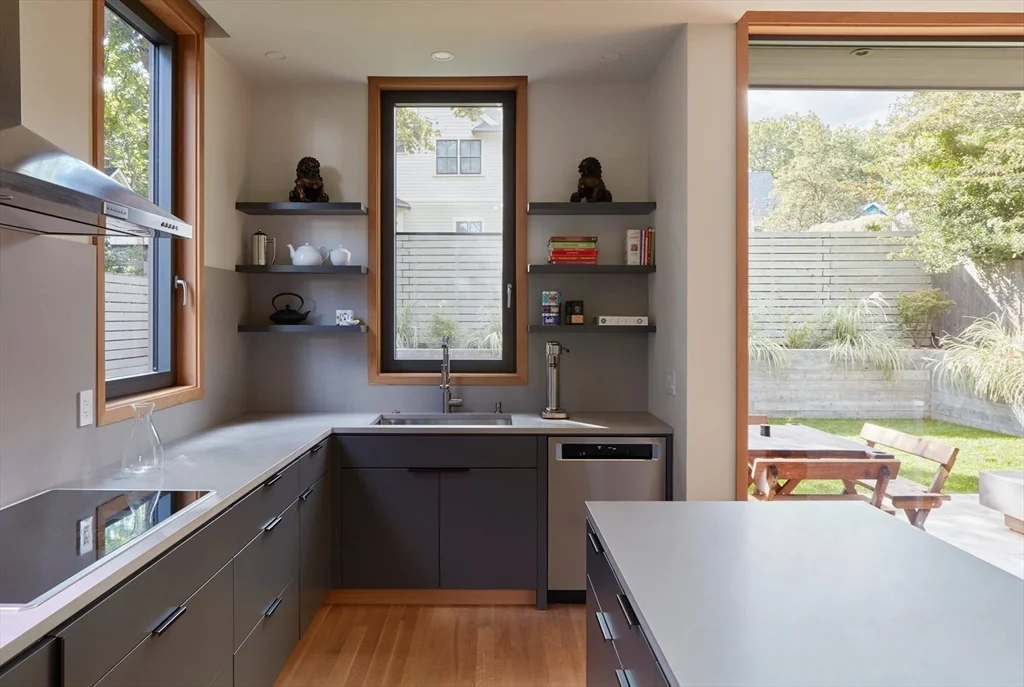 76 Holworthy St, Strawberry Hill